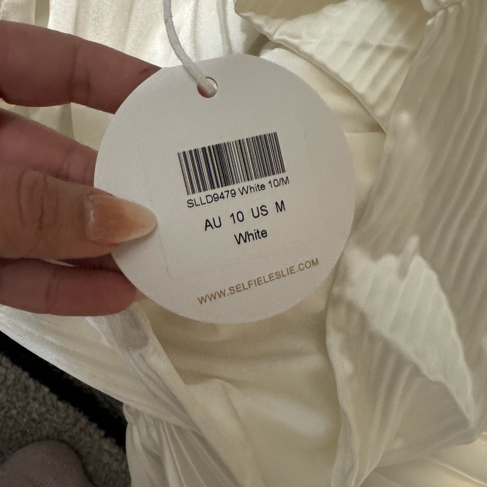 Selfie Leslie White One-Shoulder Pleated Gown with Side Cutout - Picture 5 of 7